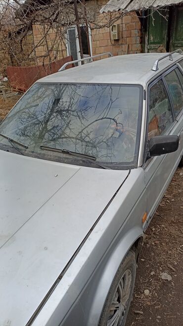 жип машине: Nissan Bluebird: 1986 г., 2 л, Механика, Бензин, Универсал