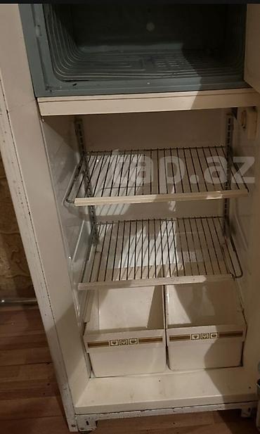 Техника для кухни: Soyuducu – tək qapılı, yuxarıda dondurucu bölmə. Xüsusiyyətlər: - Üst — 2