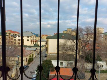 Uzunmüddətli kirayə mənzillər: Gənclik metrosunun yaxınlığında Kral şadliq evinə yaxın 4 mertebeli — 7