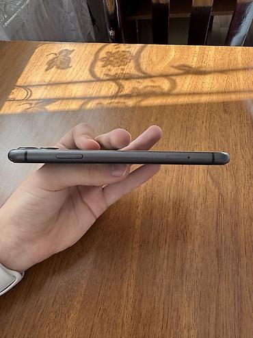 Apple iPhone: IPhone 11, Qara — 6