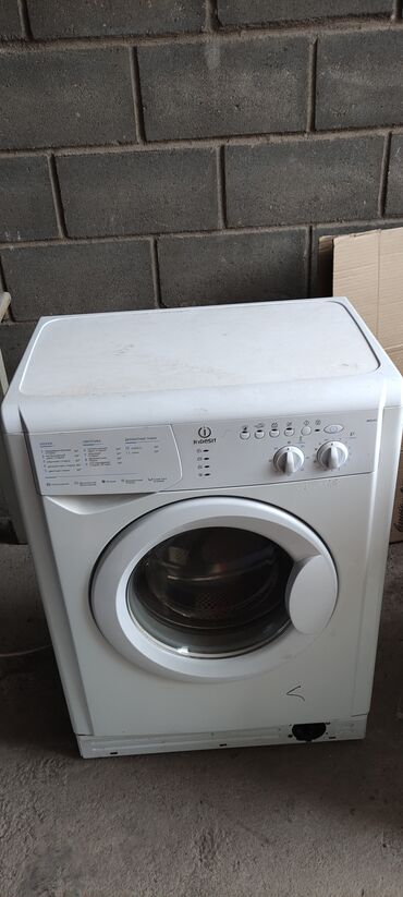 встроенная бытовая техника для кухни: Стиральная машина Indesit, Б/у, Автомат, До 5 кг, Компактная