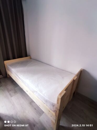 Кровати: Деревянные кровати с матрасом по 15. тыс (имеется 3 шт в наличии ) (