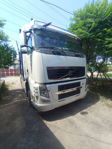 бус с холодильником: Тягач, Volvo, 2012 г., Автовоз
