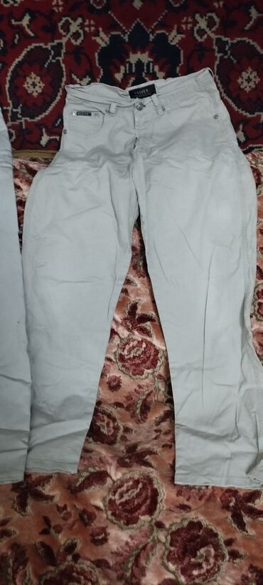 Джинсы: Набор мужских брюк и джинсов: 1) Классические брюки, светло‑серые - — 2