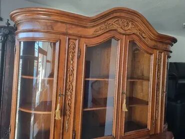 Stilske vitrine: Prelepa vitrina. Visina 230 cm Duzina 220 cm Dubina 55 cm na lalafo.rs — 7 Stilske vitrine: Prelepa vitrina. Visina 230 cm Duzina 220 cm Dubina 55 cm — 7