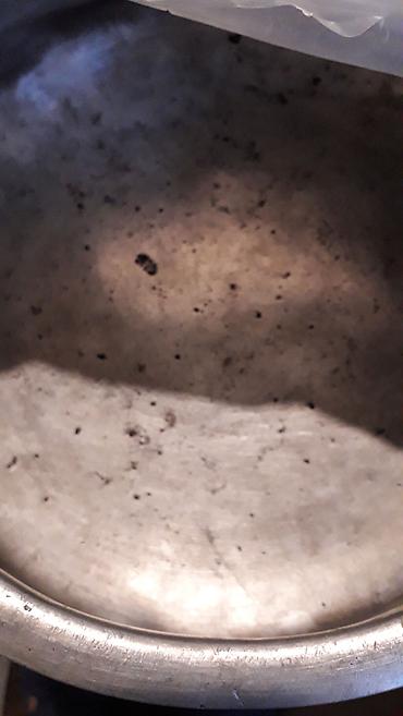 qranit tavalar: Qazan 6 litrəli satılır. SSRİ. Alüminiy. Hündürlük 14 sm,eni 33 sm — 2