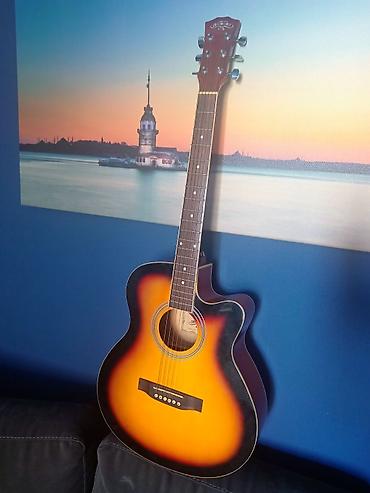 gitara simləri: Elektro-akustik gitara – cutaway korpuslu, sunburst rəng keçişli model — 1