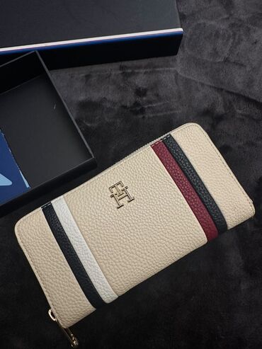 Çantalar: Yeni Tommy Hilfiger cüzdan