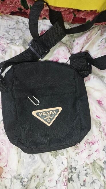 сумка барсетка женская: Мини барсетки от Prada 
почти новые качество соска