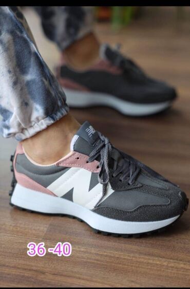 Patike: New Balance 327 patike

Novo
Brojevi 36 do 44

fb Moja Kupovina 1 — 4