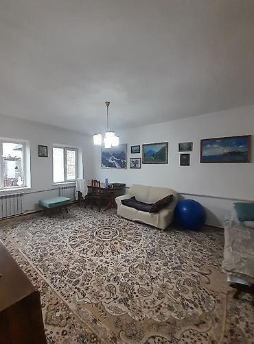 Продажа коттеджей и домов: * Продаётся :В районе К өлмө * Два дома на участке в 4 сотки в черте — 12