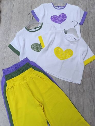 зимний одежда: Двойка❗️ 👚 Футболка с принтом в форме сердца + 👖 лёгкие удобные штаны