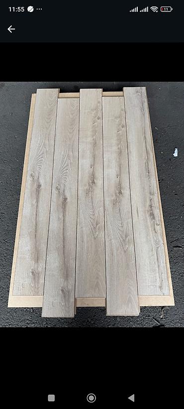 dekor panel: MDF-lam panel zolaqları – ağac naxışlı, açıq-boz ton. - Material: MDF — 1