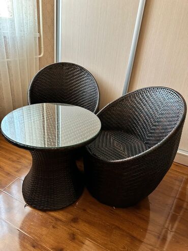 мебель для спальни бу: Комплект стол и стулья Б/у