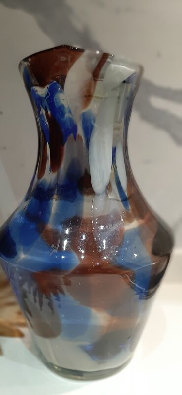 вазы для фруктов и конфет: Графин старинный, цветное стекло. без сколов и трещин . вмещает чуть