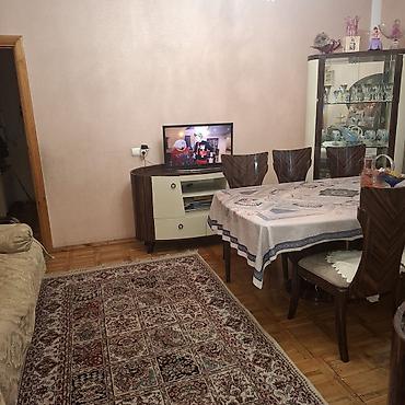 6 mkr: 4 otaqlı mənzil – tam mebellə Planlaşdırma: - Geniş dəhliz, taxta — 10