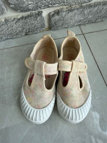 Ortopedik ayaqqabı, Qız, 28