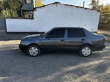 Volkswagen Vento: 1992 г., 1.8 л, Механика, Бензин, Седан at lalafo.kg Volkswagen Vento: 1992 г., 1.8 л, Механика, Бензин, Седан