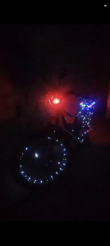 Спорт и хобби: Fatbike tipli dağ velosipedi Xüsusiyyətlər: - Geniş “fat” təkərlər — 2