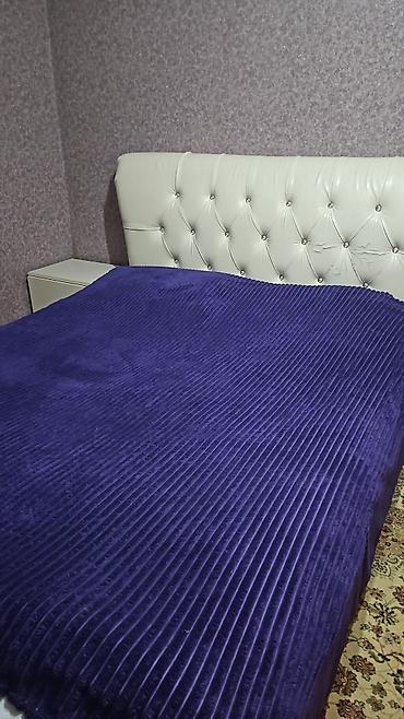 tunbucka: Yataq otağı dəsti - Çarpayı: Yumşaq, düymə tikişli (kapitone) başlıq — 1