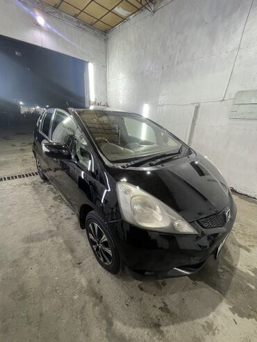 Honda: Honda Fit: 2010 г., 1.3 л, Вариатор, Бензин, Хэтчбэк