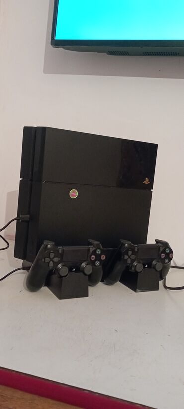 домашние компютер: Консоль PlayStation 4 4 контроллера Подставка с зарядкой и