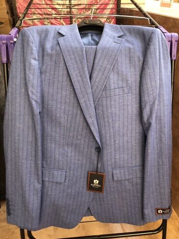 Mavi rəngli kişi kostyumu. Kostyumun tərkibi 100% yundur. Slim fit