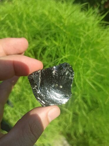 Digər kolleksiyalar: Təbii Obsidian daşı. Tamamilə təbii, emal olunmamış parlaq qara — 4