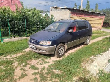 срочно срочно продам машину: Toyota Ipsum: 1997 г., 2 л, Автомат, Бензин, Минивэн