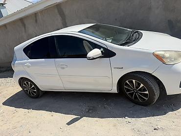 jeep compas: Toyota Aqua: 2012 г., 1.5 л, Автомат, Гибрид, Хэтчбэк — 1