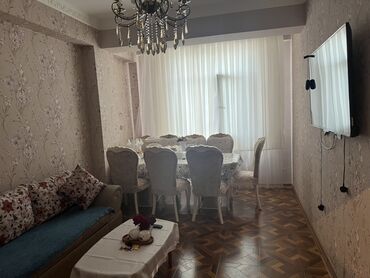 ecemi kirayə ev: Xirdalanda merkezde yolun kenarında AAF binasında ev satılır 3 otaqli