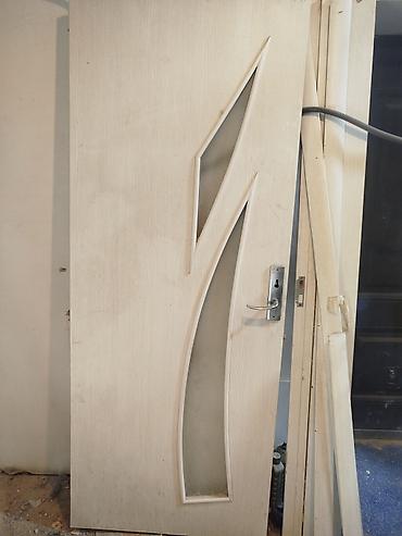 plastik qapi pencere: Ağ rəngli interyer qapısı - Material: MDF/taxta əsaslı panel, ağ ağac — 1
