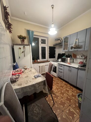 суточные квартиры в каракол: 1 бөлмө, Кыймылсыз мүлк агенттиги, Чогуу жашоо менен, Толугу менен эмереги бар