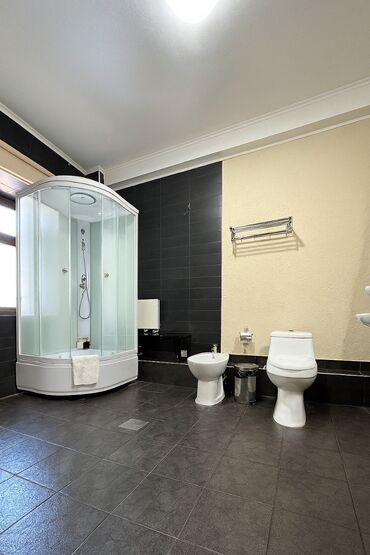 Посуточная аренда квартир: 1 комната, Душевая кабина, Постельное белье, Кондиционер — 4