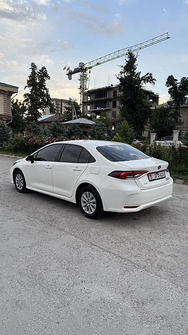 Toyota: Toyota Corolla: 2022 г., 1.8 л, Автомат, Гибрид, Седан — 2
