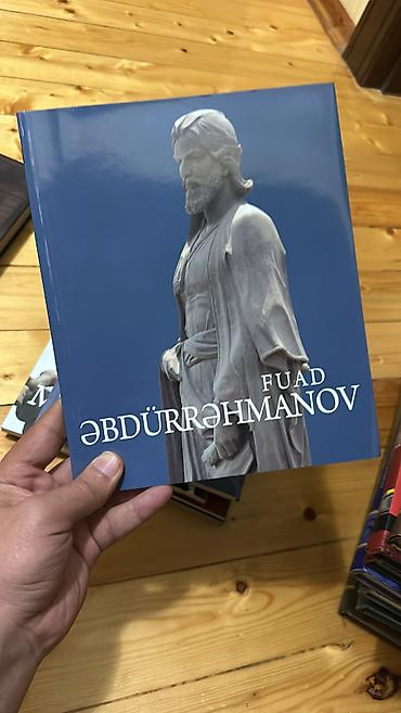 Digər: Memarlığa aid kitablar satılır. Yenidir, istifadə edilməyib. Üç dildə — 4