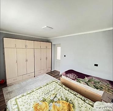 Продажа коттеджей и домов: 🏡 **Продаётся уютный дом** 📍 г. Бишкек, Мыкан 📐 Площадь: 95 м² 🌿 — 12