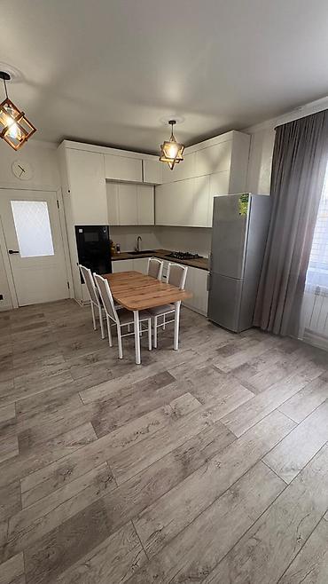 Продажа коттеджей и домов: 🌿🏡 **Дом в ж/м Ак-Орго** 📐 126 м² | 🏠 4 комнаты | 2 этажа 🌳 Участок 2 — 10