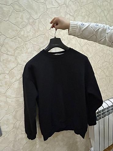 palto: Qara basic svitşot - Rəng: tam qara - Dizayn: minimal, kruq yaxalı — 1
