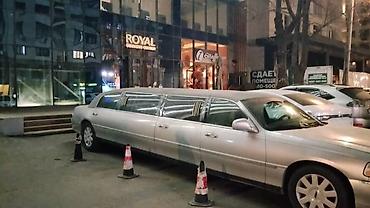 lincoln: Лимузин Lincoln Town Car Stretch, серебристый цвет. Ключевые — 4