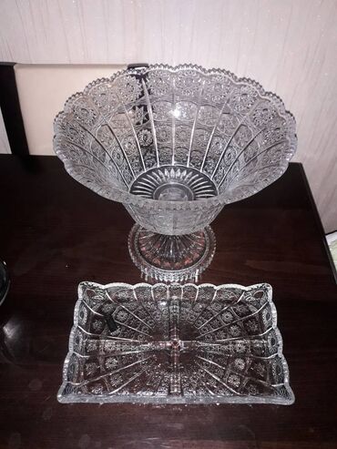 dibçek qabları: İstifadə olunmayıb 1 meyvə qabı və 2 çərəz qabı sadə materiallarıdır