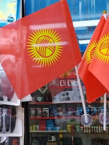 Мини-флаг Кыргызстана на присоске - Яркое полотнище красного цвета с