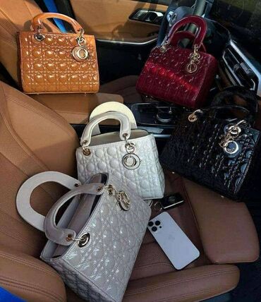 torba christian dior cena: Elegant purse, Christian Dior, Material: Patent leather