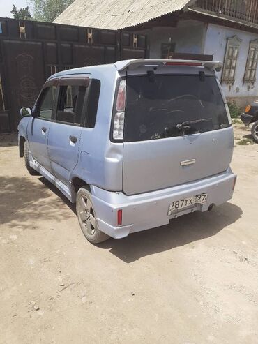 машина японский: Автомобиль Nissan Cube первого поколения в светло-сером цвете