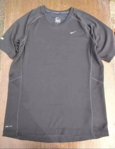 pull bear majice: Nike sportska majica vel. M u dobrom stanju