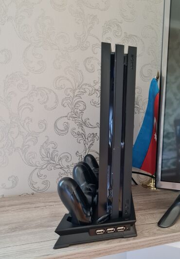 playstation 2 купить в Азербайджан | PS2 & PS1 (Sony PlayStation 2 & 1): Salam Playstation 4 Pro ( 1TB) satılır. Heç bir problemi yoxdur