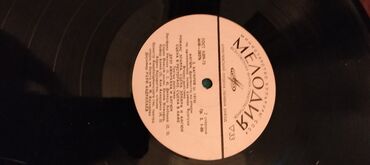 Vinil vallar: Vinil plastinkalar satılır. Bir ədədi 20 manat — 13