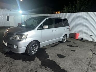 Toyota: Toyota Noah: 2002 г., 2 л, Автомат, Бензин, Минивэн — 5