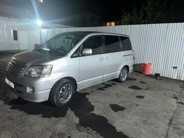 авто кондицонер: Toyota Noah: 2002 г., 2 л, Автомат, Бензин, Минивэн