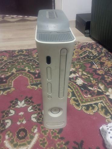 Xbox One: В комплект все провода и один джойстик Игровая консоль Xbox 360 — 2